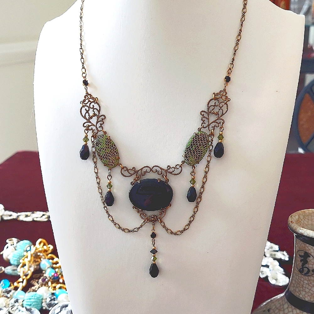 Sadie‎ Green Necklace Goldtone Vintage Detailed Filigree